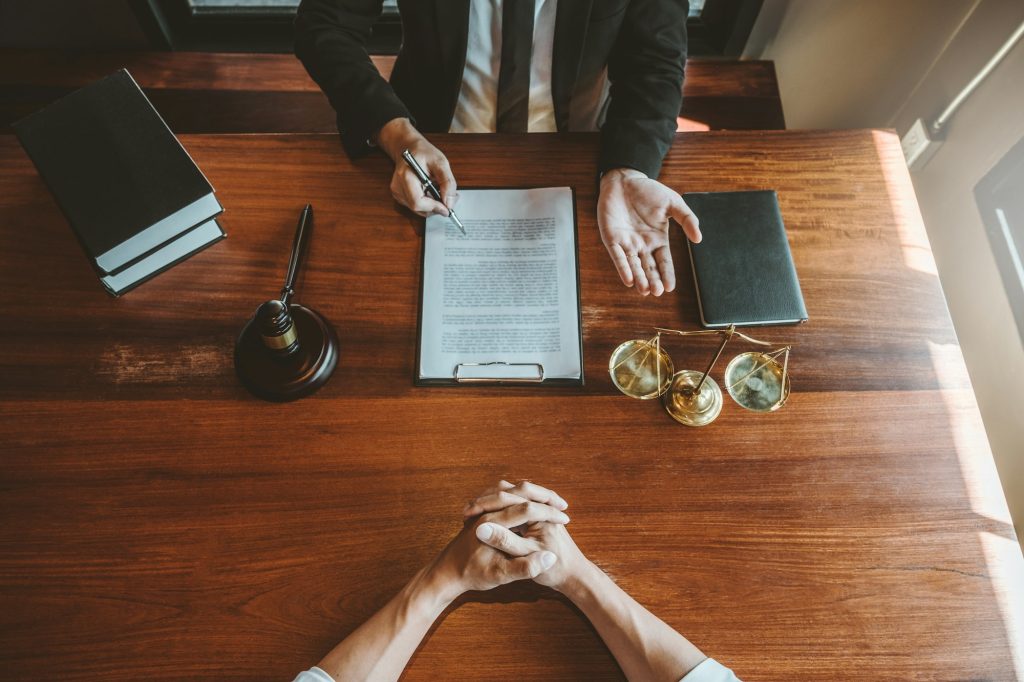 Judges Female lawyers Consultation of business