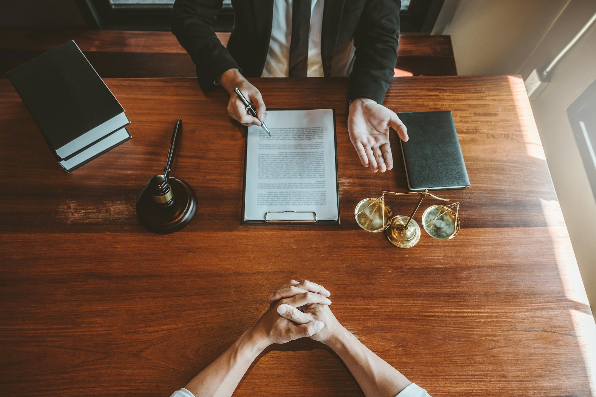 Judges Female lawyers Consultation of business